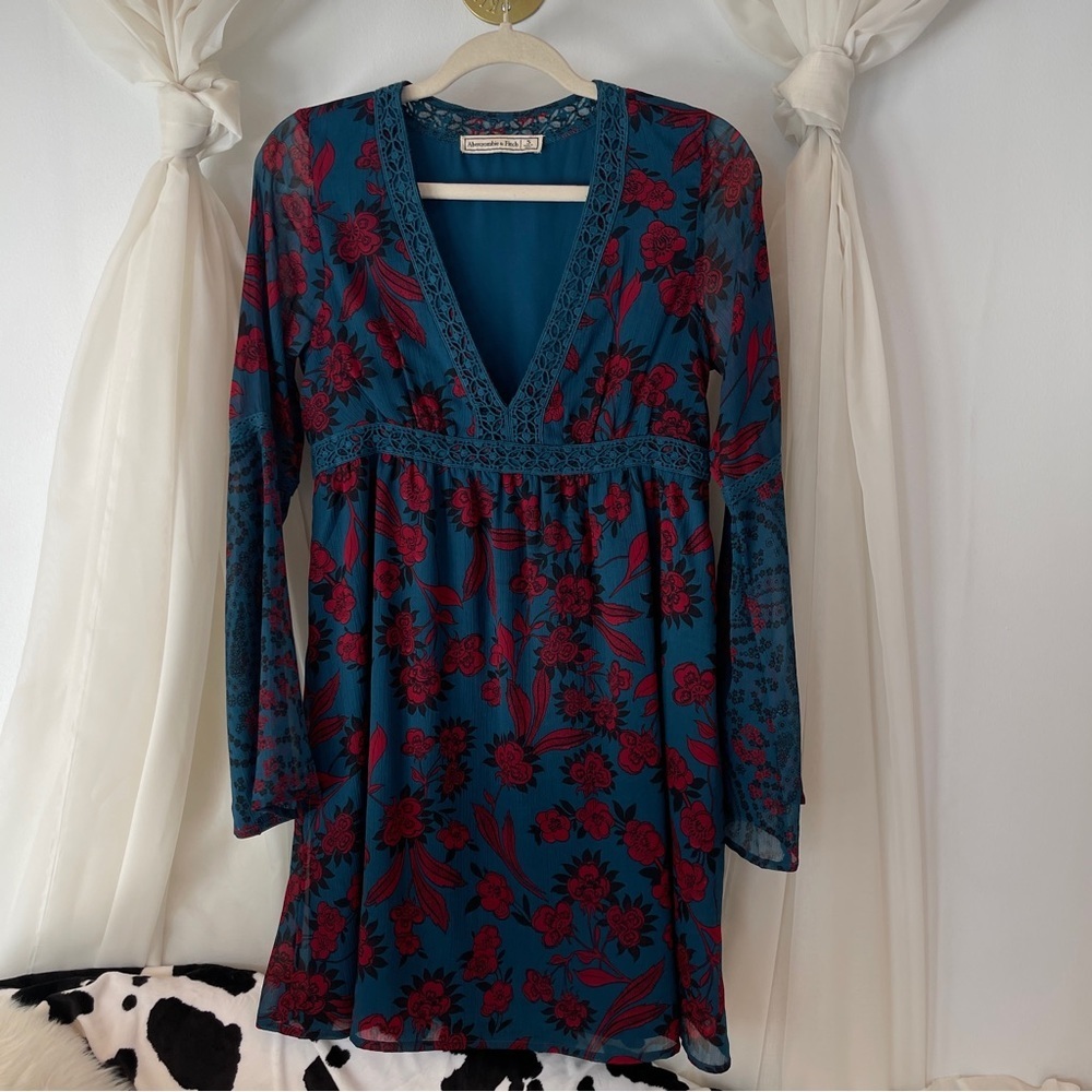 Abercrombie & Fitch Floral Flare sleeve V-neck Dress | SIZE SMALL - Picture 3 of 5